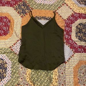 🔥Dark green spaghetti strap with lace detail on front